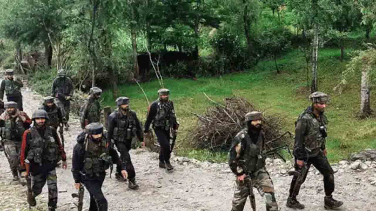 చొరబాటుదారుడిని పట్టుకున్న బీఎస్‌ఎఫ్‌