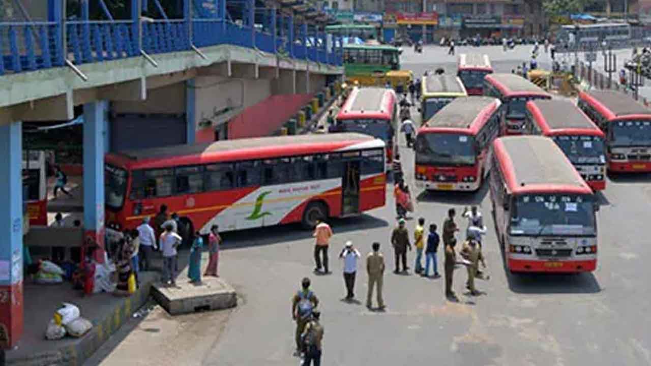 Two Girls Fight In Public | బాయ్‌ఫ్రెండ్ కోసం ఇద్ద‌ర‌మ్మాయిల సిగ‌ప‌ట్లు !