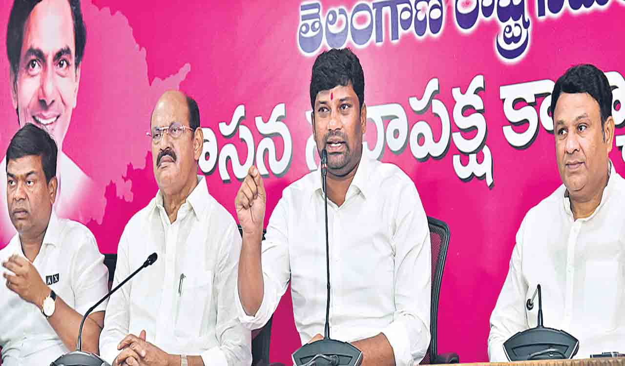 బెదిరేదే లే!