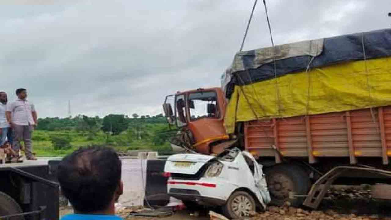 మహారాష్ట్రలో ఘోర ప్రమాదం.. ఆరుగురు దుర్మరణం