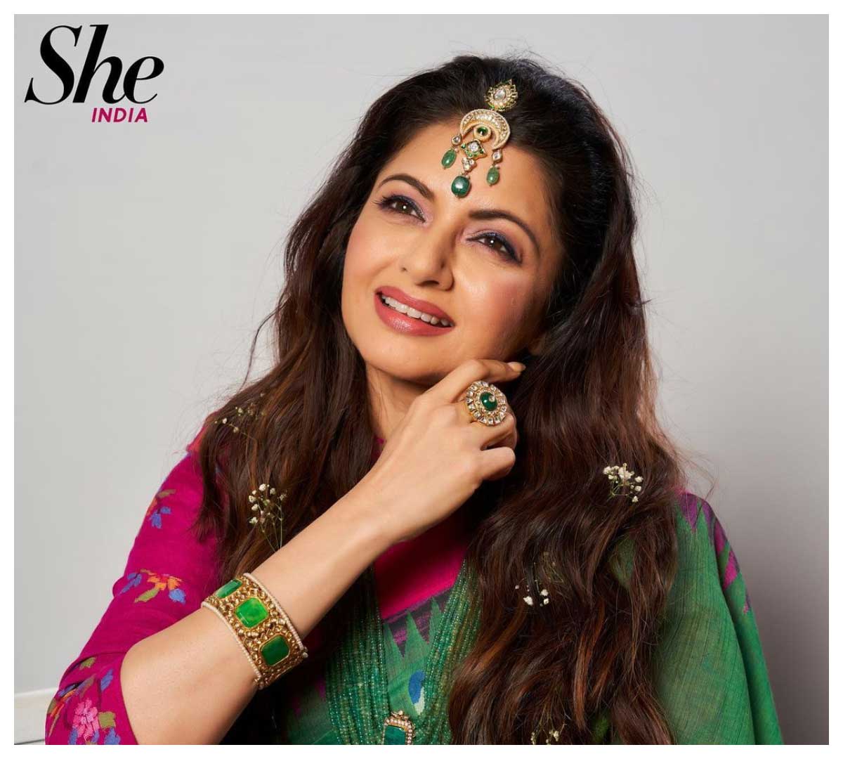 Bhagyashree | ఆకుప‌చ్చ చీర‌లో చూడ‌ముచ్చ‌ట‌గా భాగ్య‌శ్రీ..