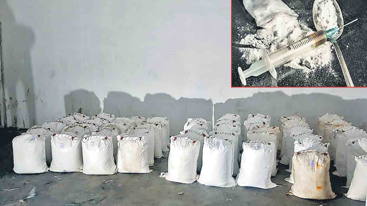 గుజరాత్‌లో వెయ్యి కోట్ల డ్రగ్స్‌ స్వాధీనం