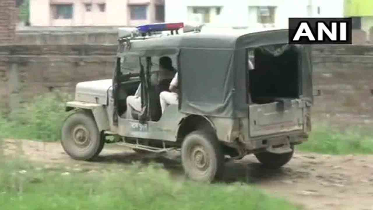 తెలంగాణ పోలీసులపై బిహార్‌లో దాడికి యత్నం