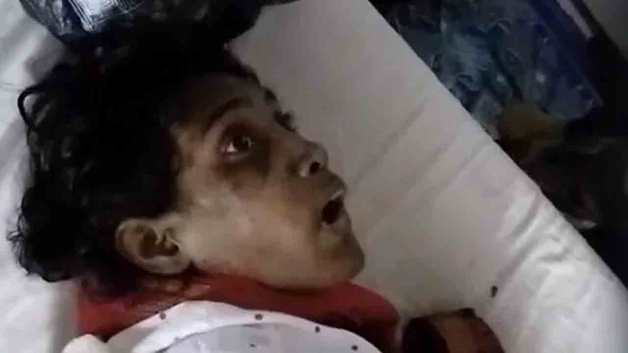 యువతిని బంధించి మూత్రం తాపించి.. ఐరన్ రాడ్డుతో కొడుతూ నరకం చూపించిన బీజేపీ నేత!