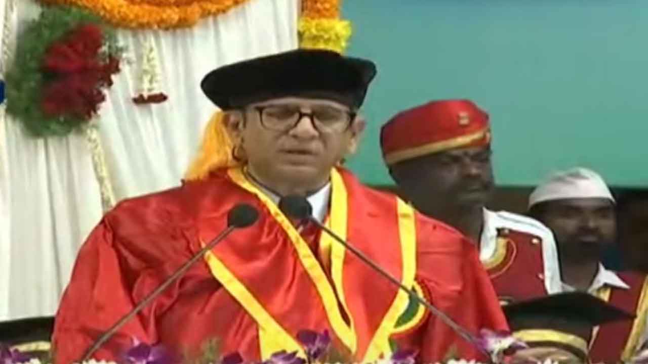 నాగార్జున యూనివర్శిటీ స్నాతకోత్సవం.. సీజేఐ రమణకు గౌరవ డాక్టరేట్‌ ప్రదానం