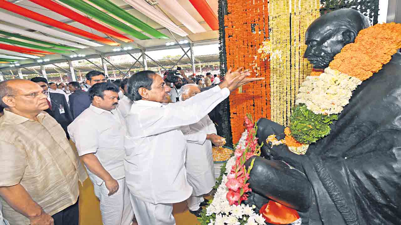 దేశాన్ని ఉన్మాదంలోకి నెట్టే కుట్ర