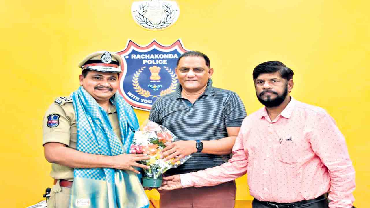 సీపీని కలిసిన హెచ్‌సీఏ ప్రతినిధులు