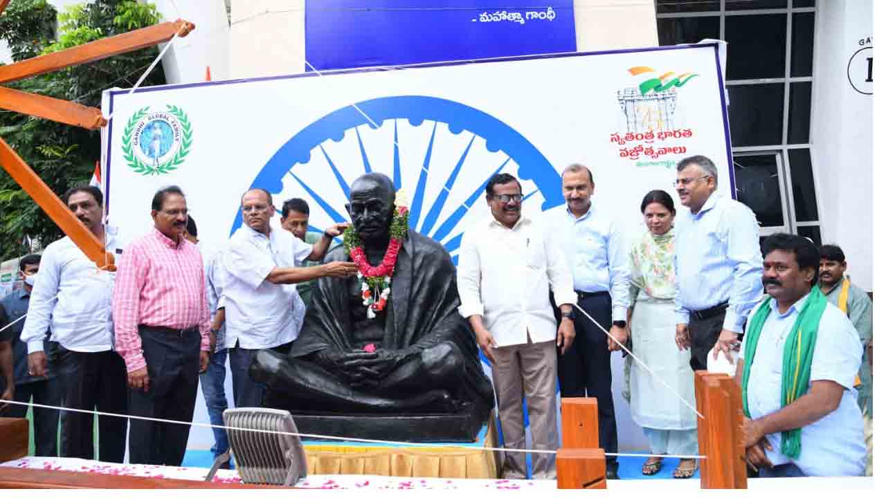 పుస్తక ప్రదర్శనతో సమాజానికి సందేశం : సీఎస్‌ సోమేశ్‌కుమార్‌