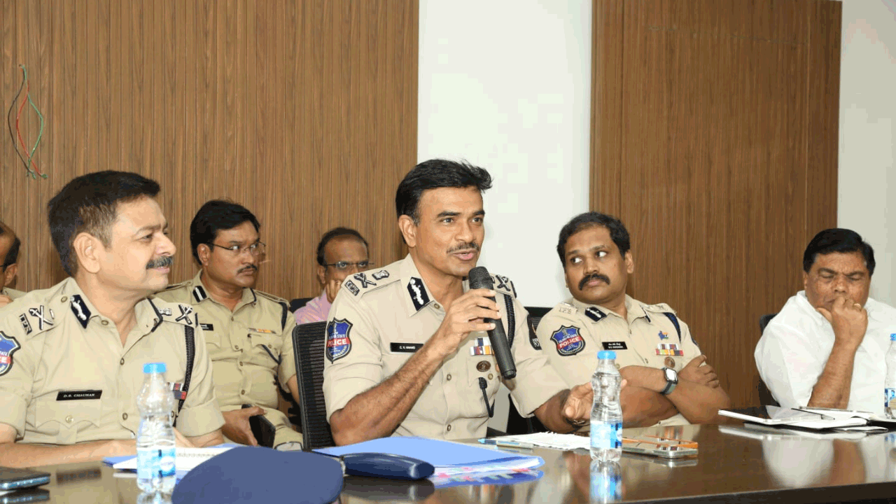 గ‌ణేశ్ నవ‌రాత్రుల‌పై సీపీ స‌మీక్ష.. సెప్టెంబ‌ర్ 9న నిమ‌జ్జ‌నం