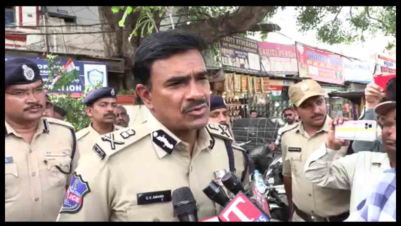 పాత‌బ‌స్తీ ప్ర‌జ‌ల‌కు ప్ర‌త్యేక కృత‌జ్ఞ‌త‌లు : సీపీ సీవీ ఆనంద్