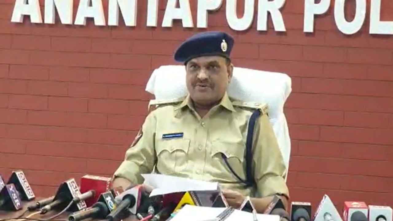 ఏపీ కానిస్టేబుల్ ఫిర్యాదు.. ఎస్పీ, ఏఎస్పీ, డీఎస్పీలపై కేసు