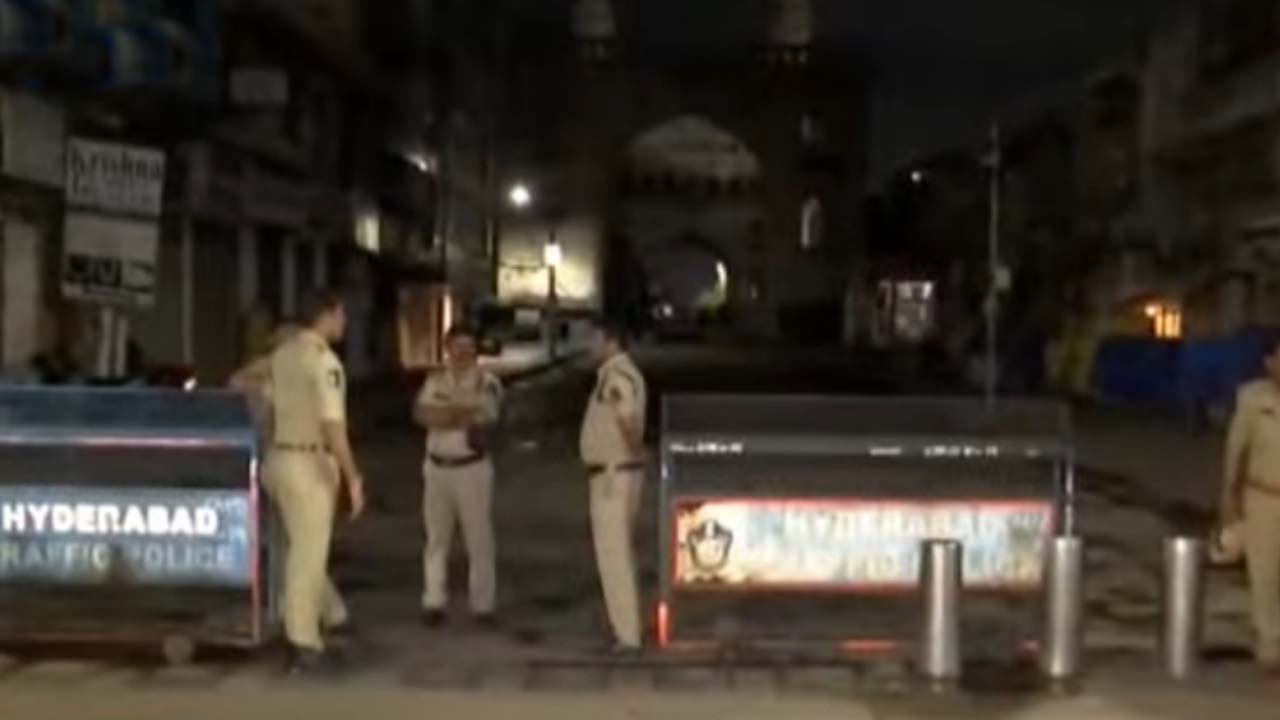 పాతబస్తీలో పరిస్థితిని సమీక్షించిన సీవీ ఆనంద్‌