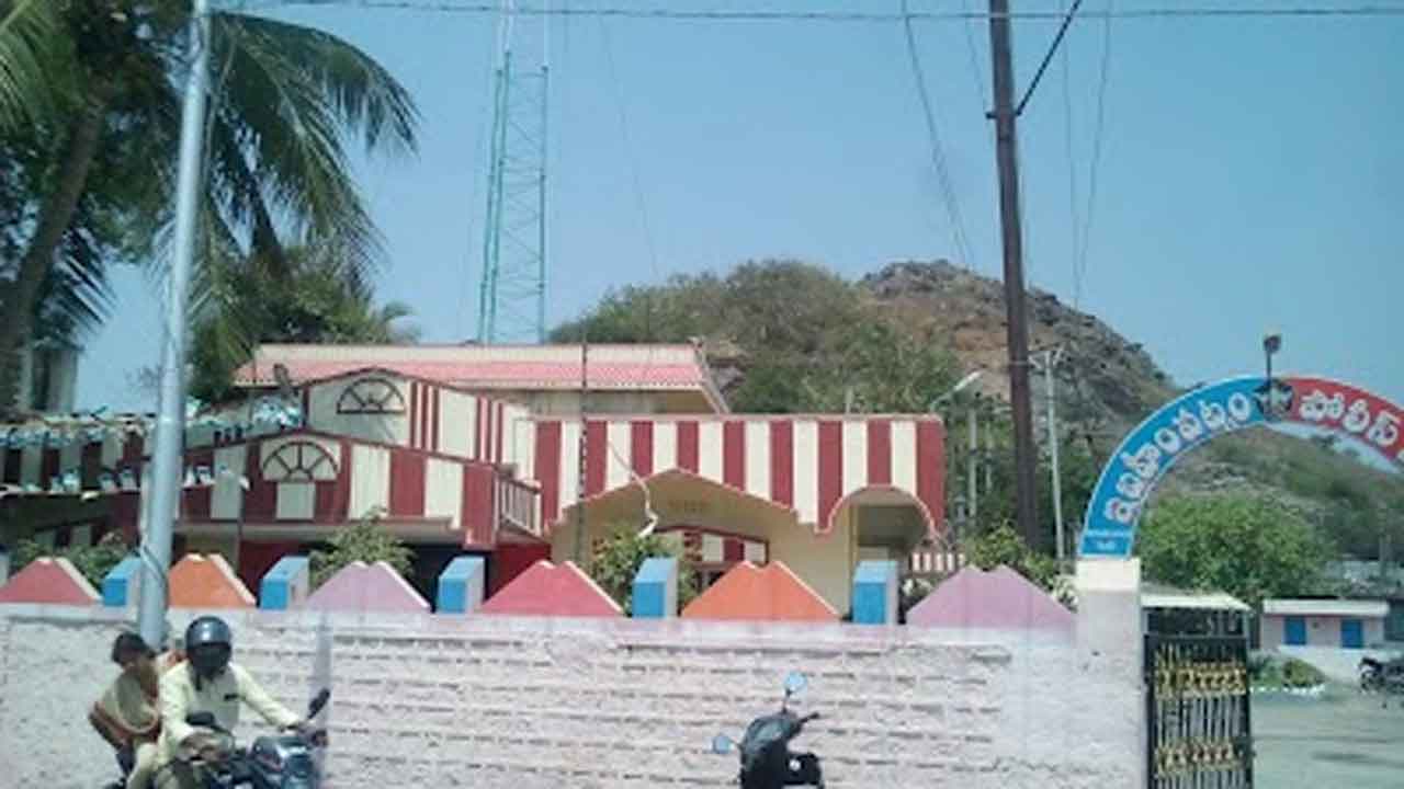 కానిస్టేబుల్ బైక్‌ మాయం.. అదీ పీఎస్‌ ఎదురుగానే..! వామ్మో కిలాడి దొంగ..