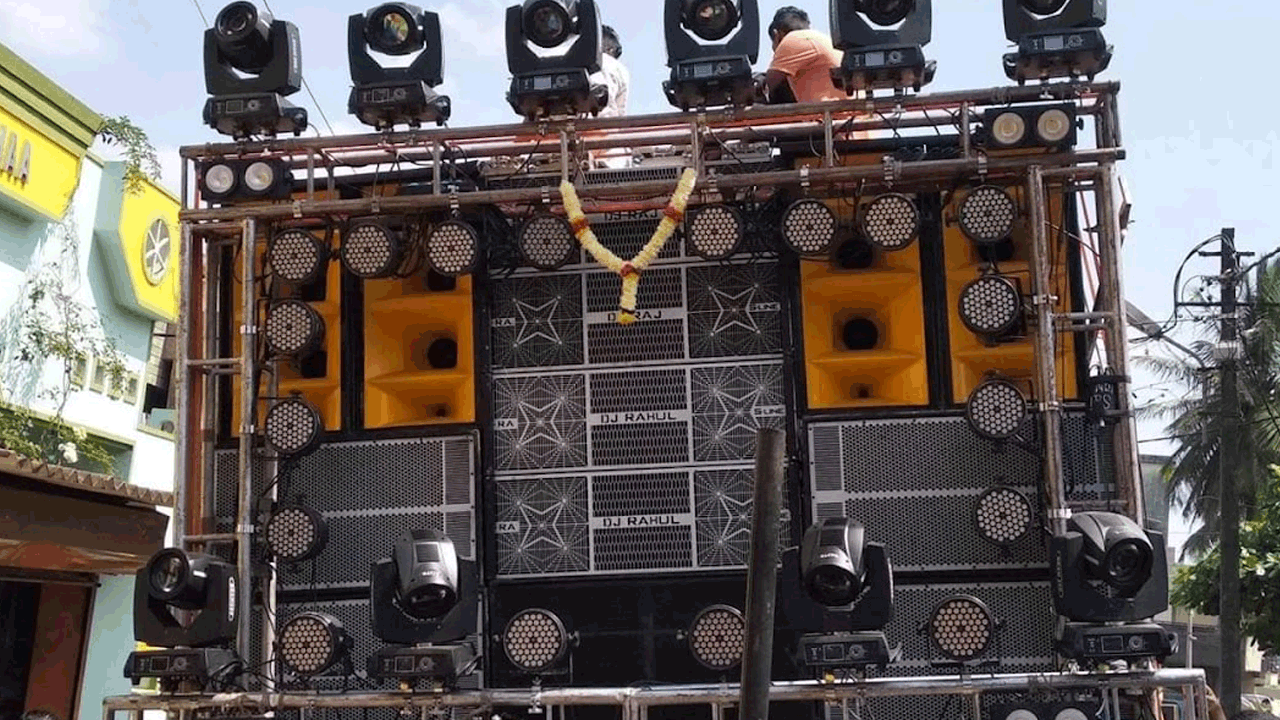 డీజే సౌండ్ విష‌యంలో ఘ‌ర్ష‌ణ‌.. ముగ్గురికి క‌త్తిపోట్లు