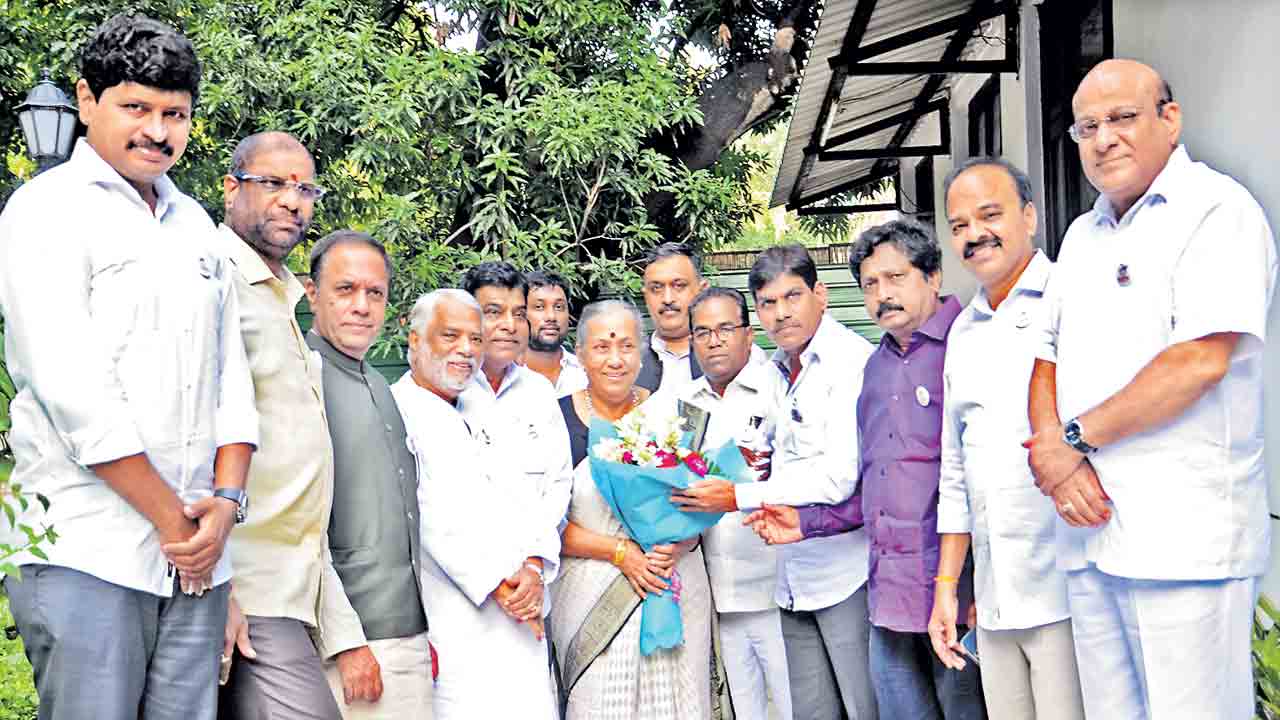 మానవ మనుగడకు చెట్లు జీవనాడులు