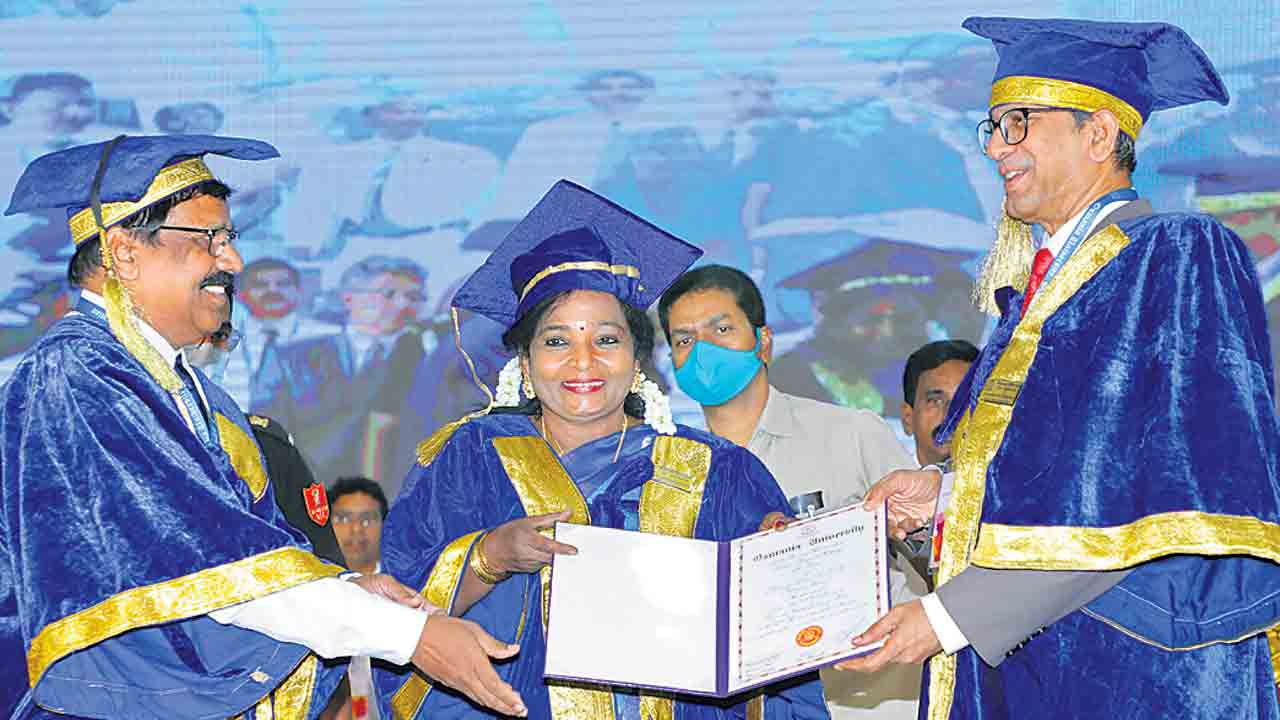 ఉత్తరాలు రాయండి.. పుస్తకాలు చదవండి