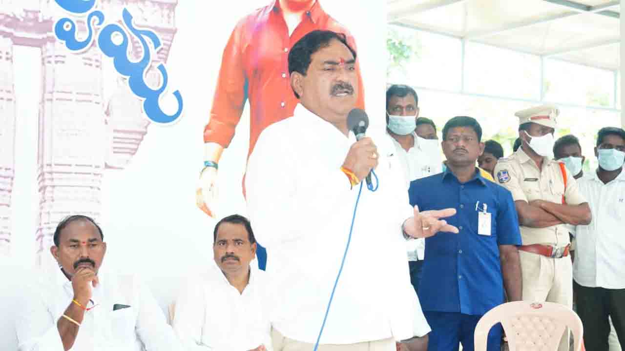 స్వచ్ఛందంగా స్వతంత్ర భారత వజ్రోత్సవ వేడుకల్లో పాల్గొనాలి: మంత్రి ఎర్రబెల్లి