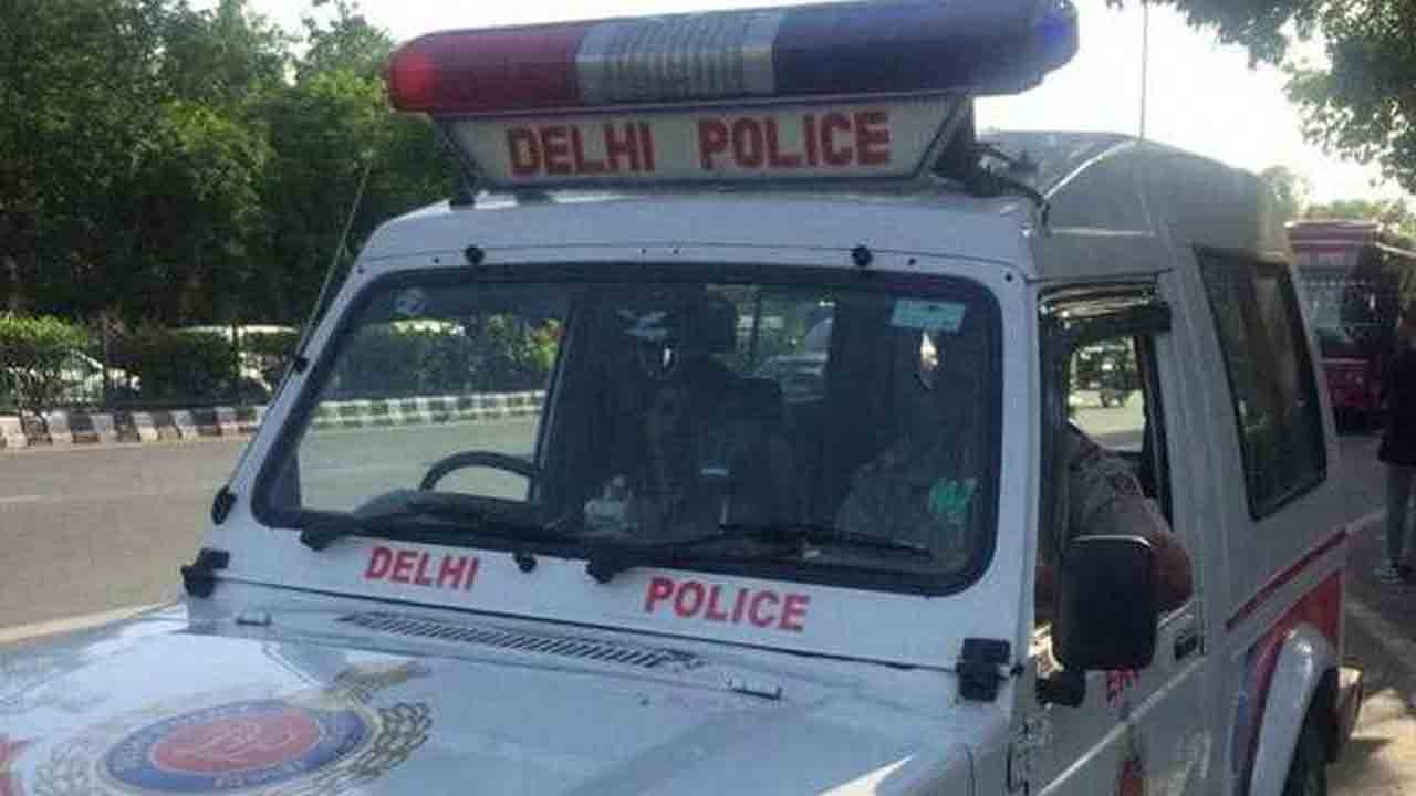 ఢిల్లీలో దారుణం | చాటింగ్‌ చేయ‌డం లేద‌ని బాలిక‌పై కాల్పులు