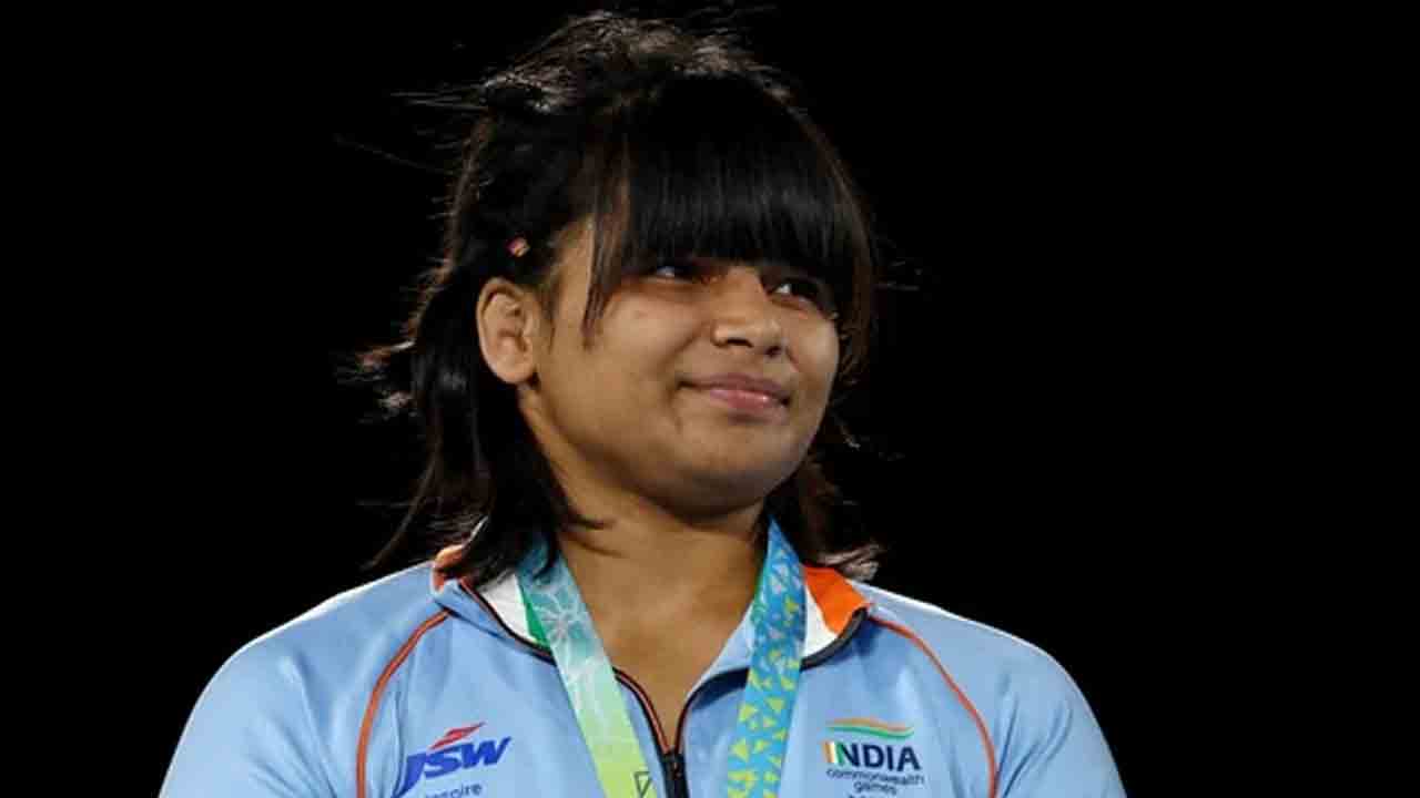 గోల్డ్‌ మెడల్ గెలిచిన సర్టిఫికెట్లు చూపించనా?.. ఆప్‌ నేతకు కామన్‌వెల్త్ మెడలిస్ట్ ప్రశ్న