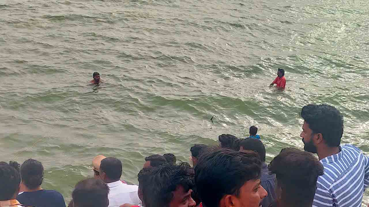 సరదాగా పిక్నిక్‌కు వెళ్లి.. నీటమునిగిన ఫార్మసీ విద్యార్థులు