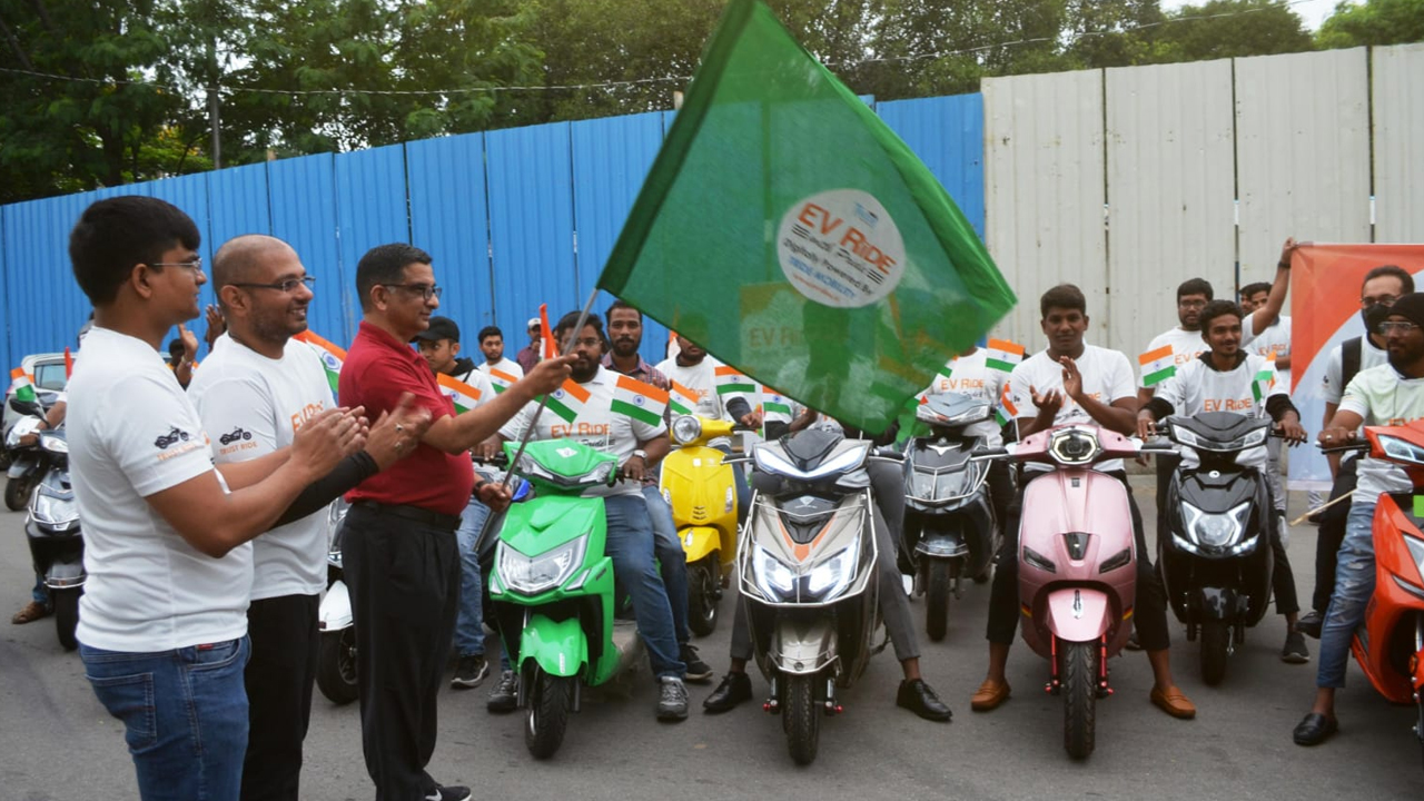 Awareness on EVs | ఈవీల‌పై అవ‌గాహ‌న‌.. హైద‌రాబాద్‌లో ఈవీ రైడ్ ర్యాలీ
