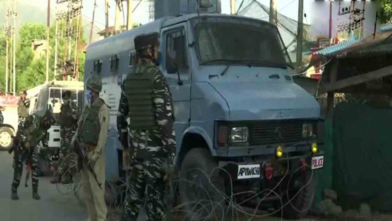 ఎన్‌కౌంట‌ర్‌లో ముగ్గురు ఉగ్ర‌వాదులు హ‌తం.. మృతుల్లో ఒక‌డు సీరియ‌ల్ కిల్ల‌ర్‌