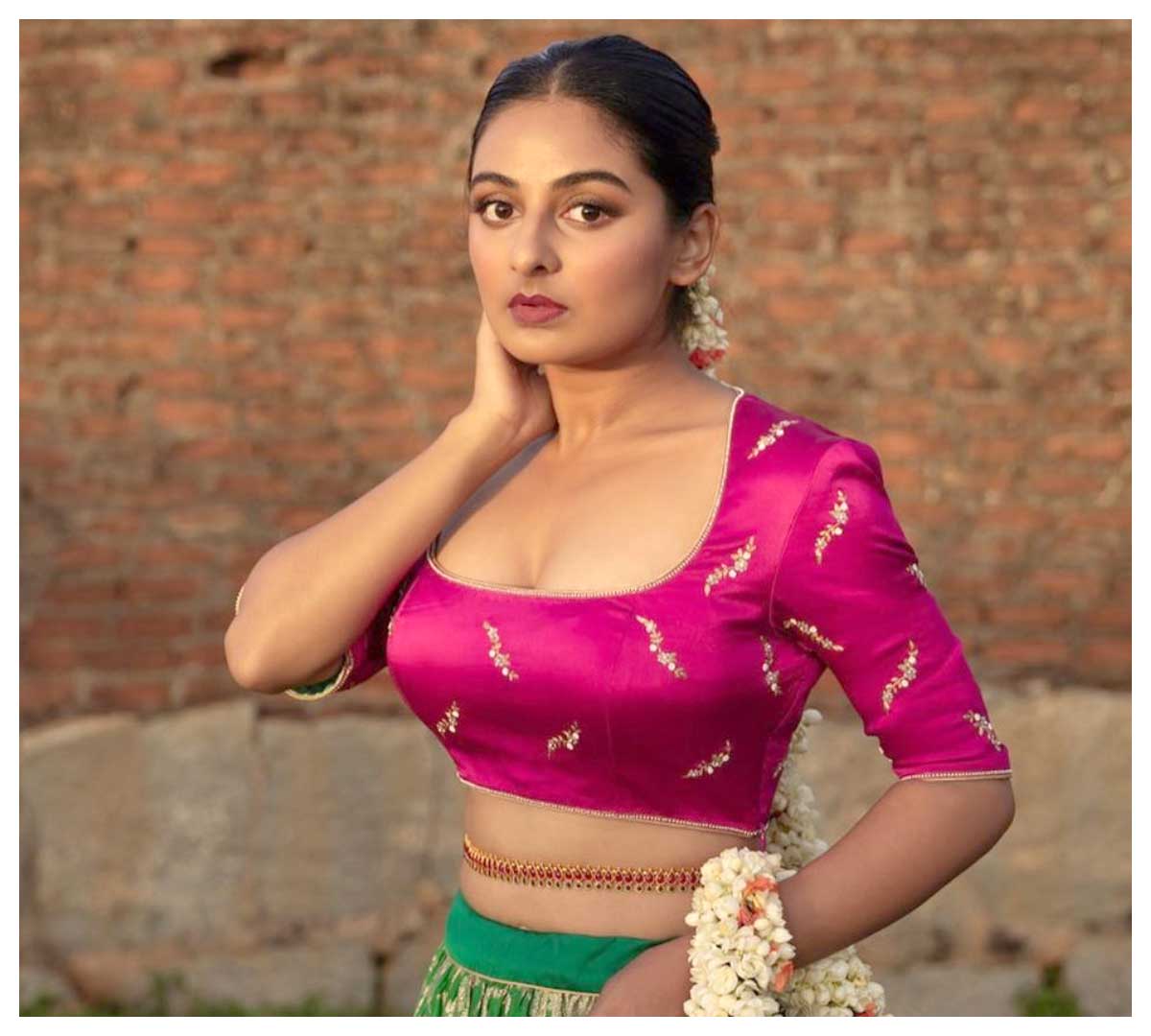 Esther Anil | ఎస్తర్ అనిల్ అందాలు అదరహో..