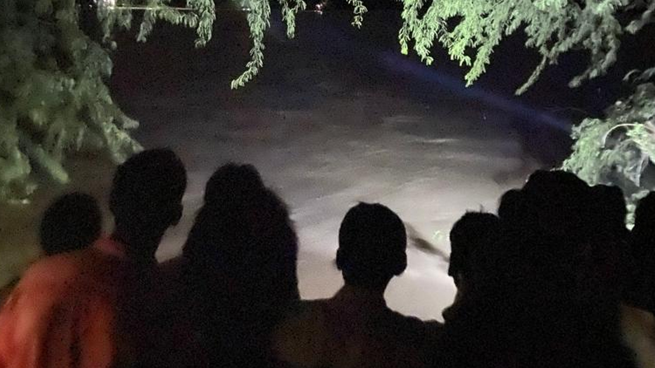 Minister Errabelli | వ‌ర‌దలో చిక్కుకున్న జ‌నగామ జిల్లా రైతులు.. కాపాడిన రెస్క్యూ టీం