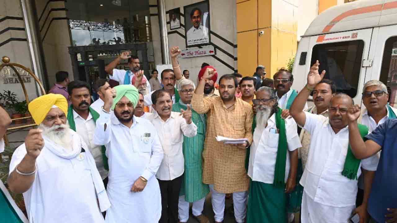 కేసీఆర్ లాంటి సీఎం మాకూ ఉంటే బాగుండేది : యూపీ రైతు