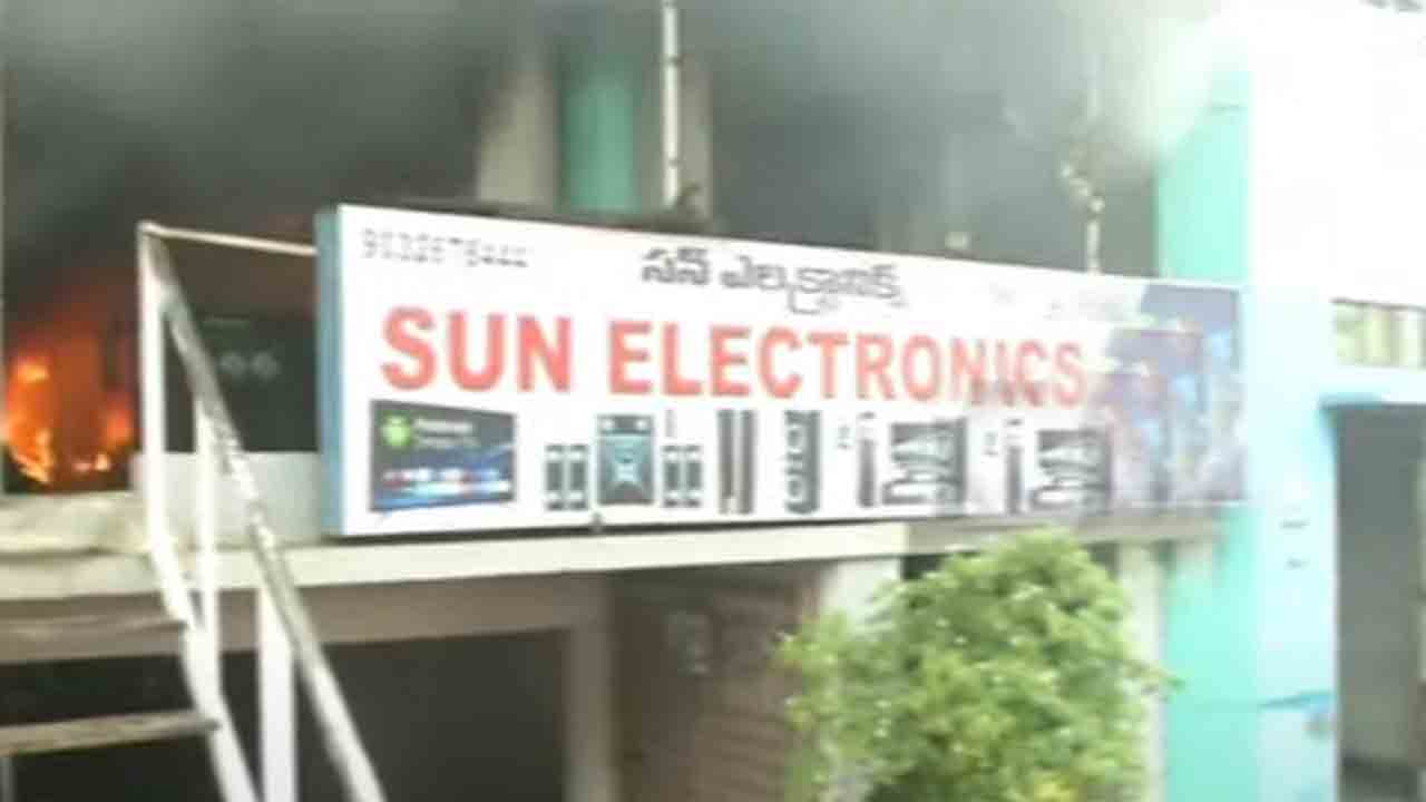 రాజమండిలో ఘోర అగ్నిప్రమాదం