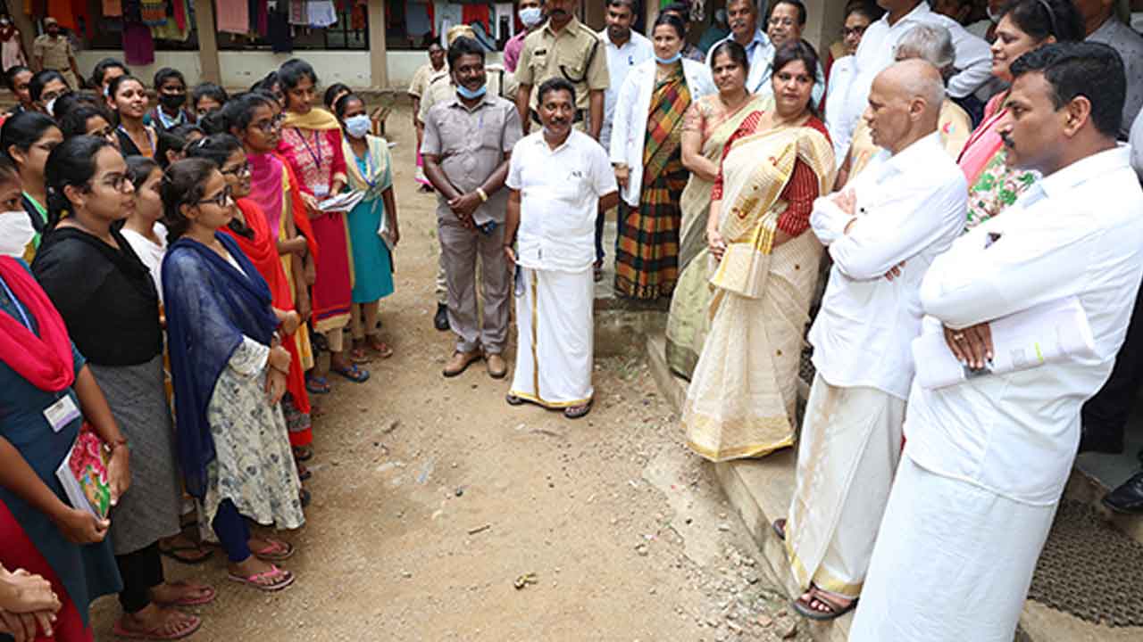 స్విమ్స్ విద్యార్థులకు టీటీడీ ఉచిత భోజనం