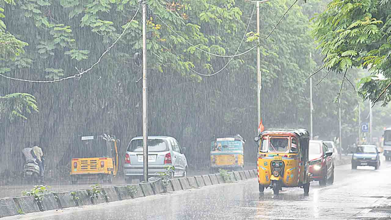 రెండురోజులుగా నగరంలో వర్షాలు