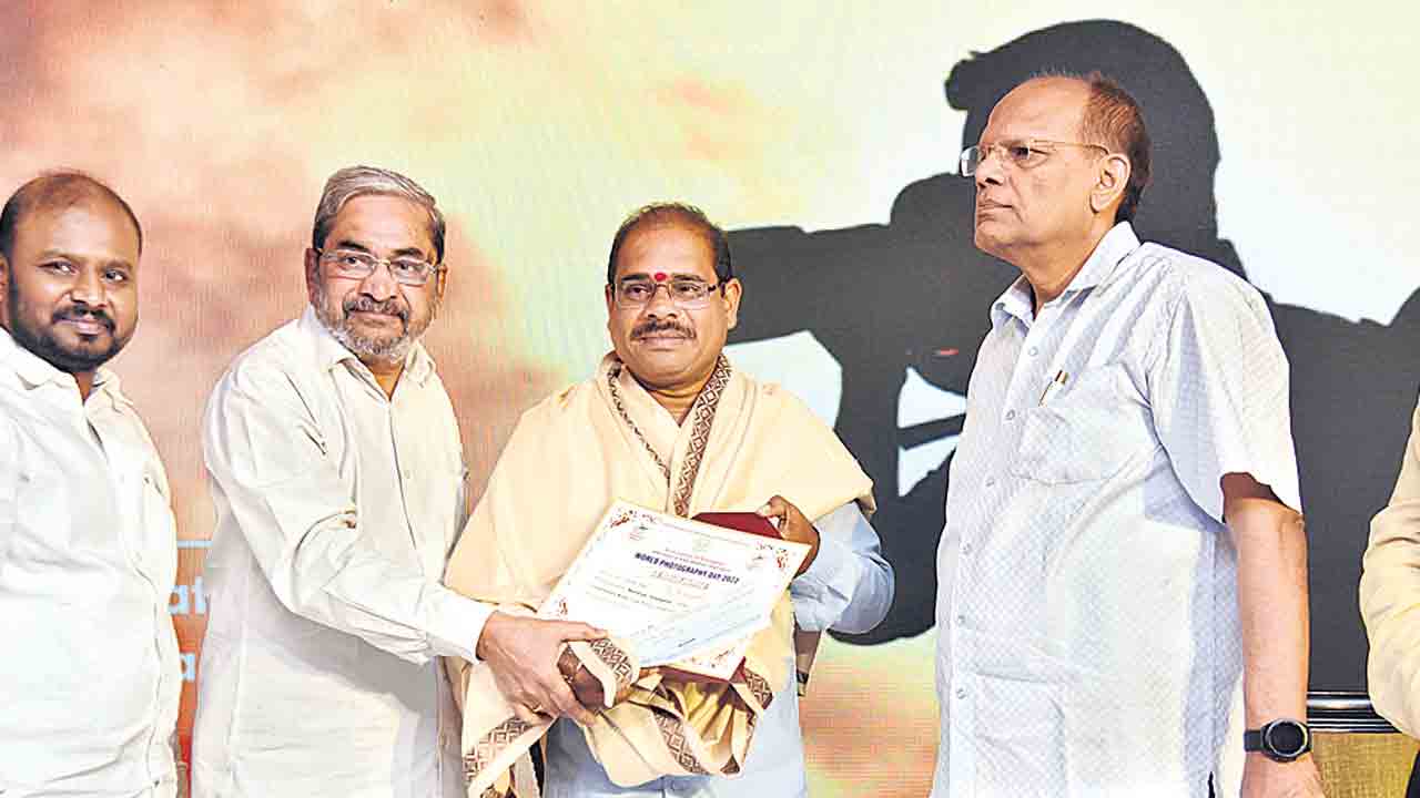 ఒక్క చిత్రం.. ఎన్నో భావాలు