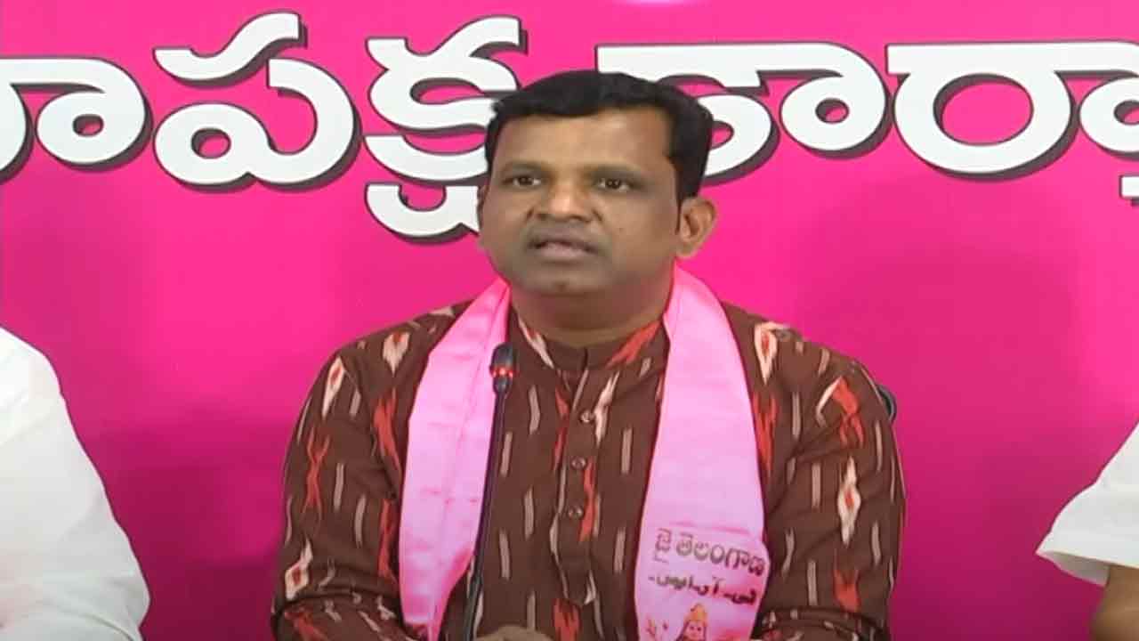 తడీపార్‌ ‘చెప్పు’ చేతల్లో బండి సంజయ్‌ : ఎమ్మెల్యే గాదరి కిశోర్‌