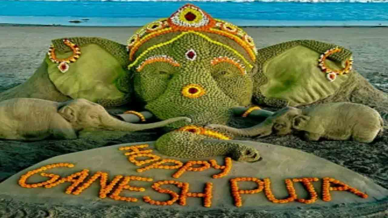 3425 ఇసుక లడ్డూలతో కలర్‌ఫుల్‌గా గణనాథుని చిత్రం