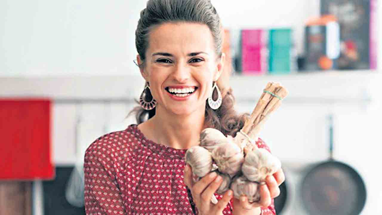 మొటిమలకు వెల్లుల్లి మందు!