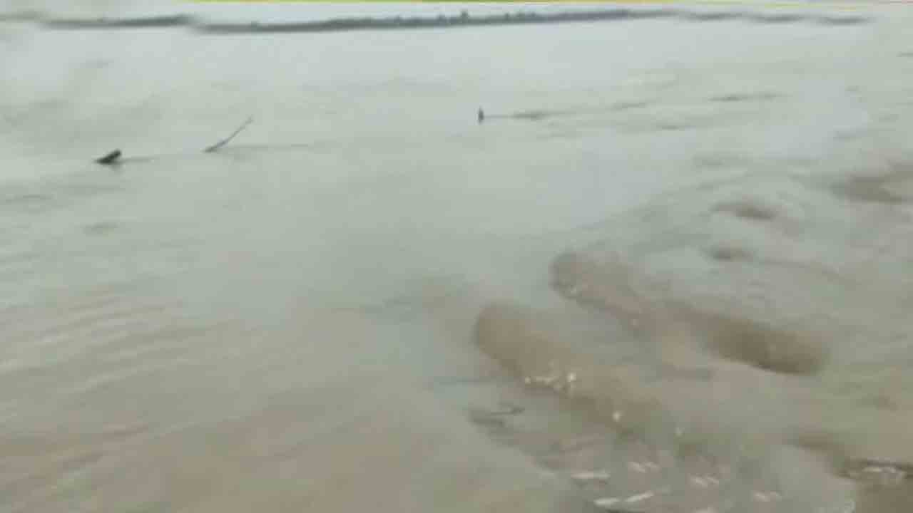 ఉప్పొంగుతున్న ప్రాణహిత.. కాళేశ్వరం త్రివేణి సంగమానికి వరద