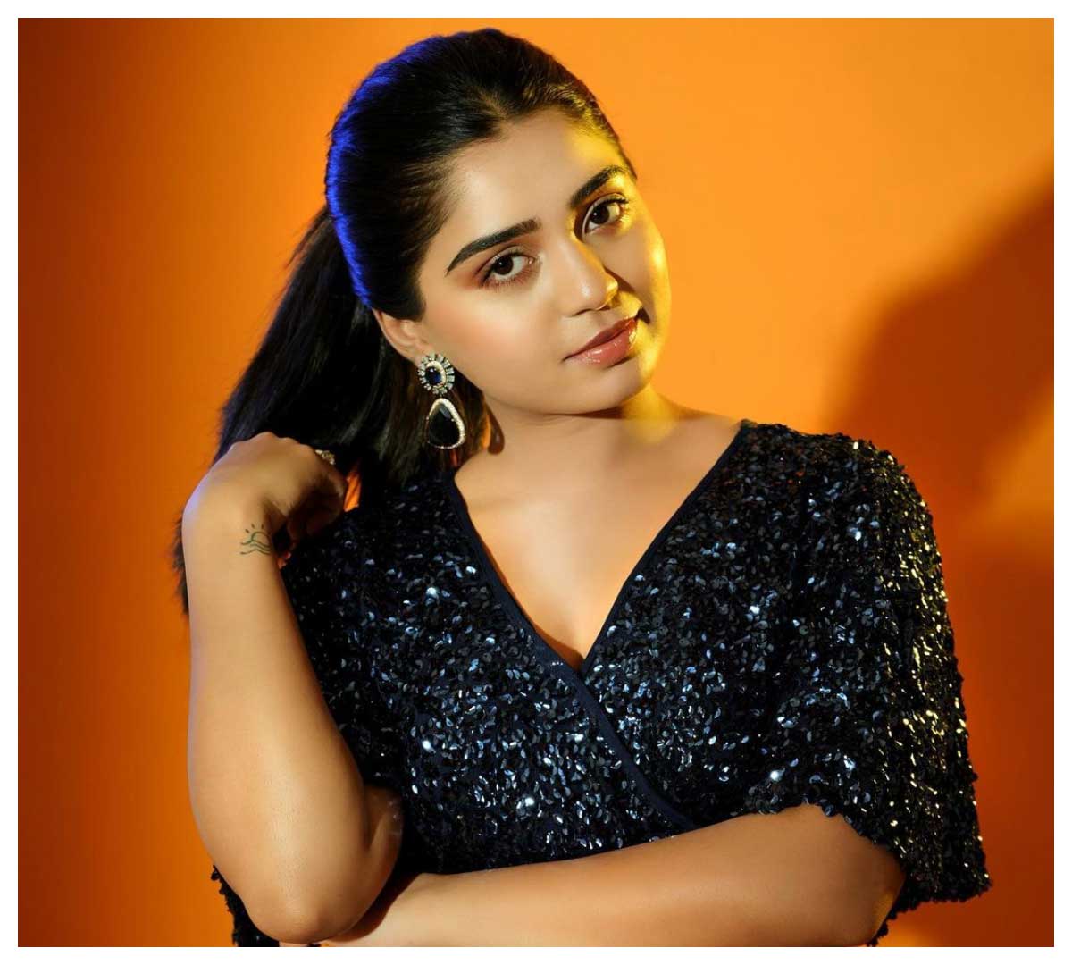 Gouri G Kishan | క్యూట్ క్యూట్ అందాలతో కవ్విస్తున్న గౌరీ జి కిషన్..