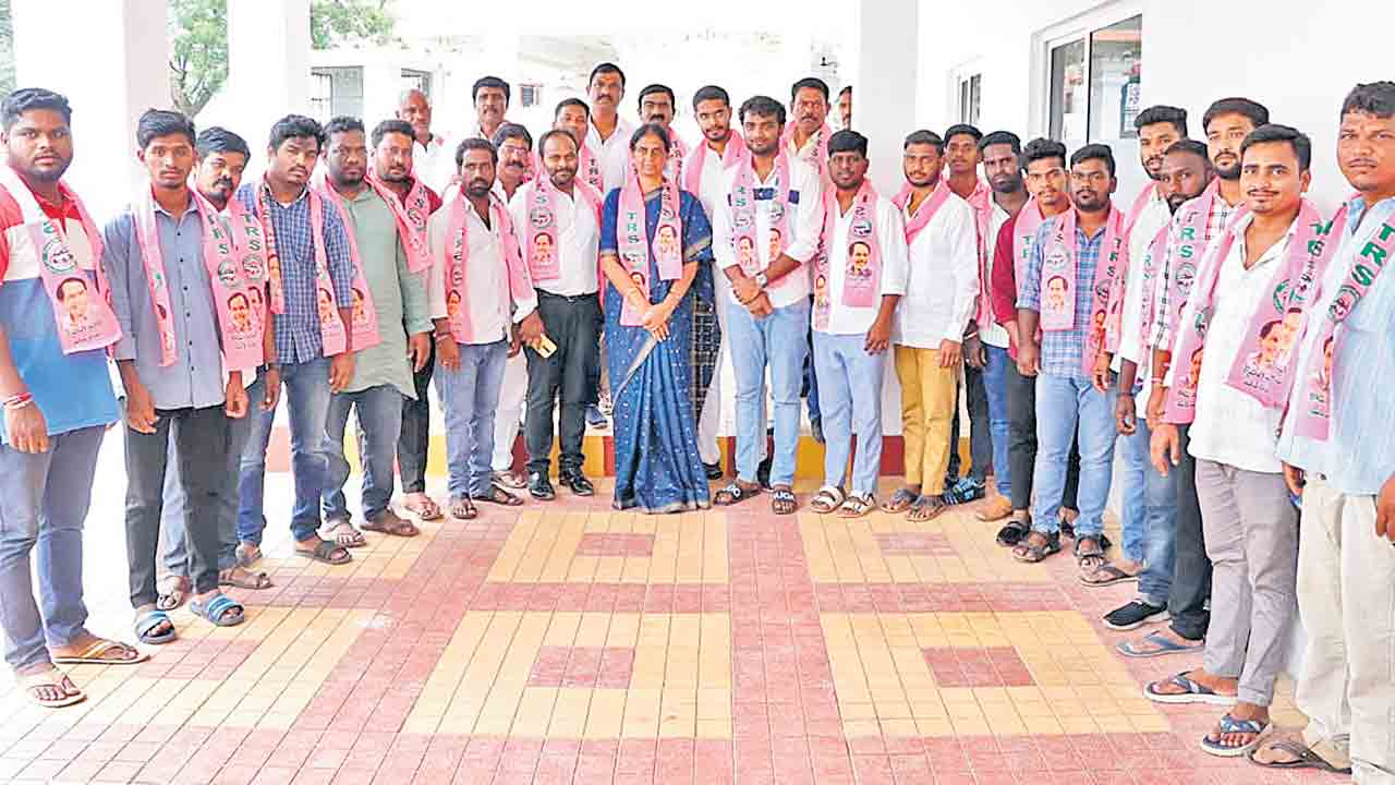 టీఆర్‌ఎస్‌లోకి భారీగా చేరికలు