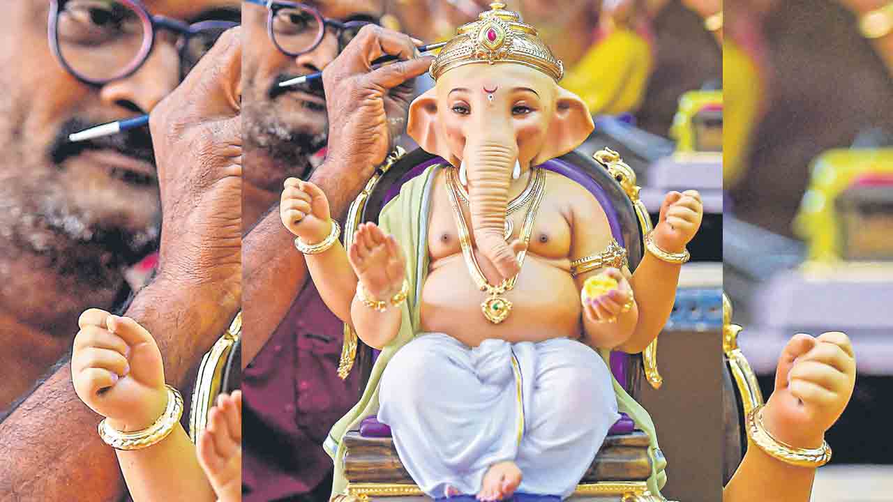 మట్టి గణపతినే పూజిద్దాం!