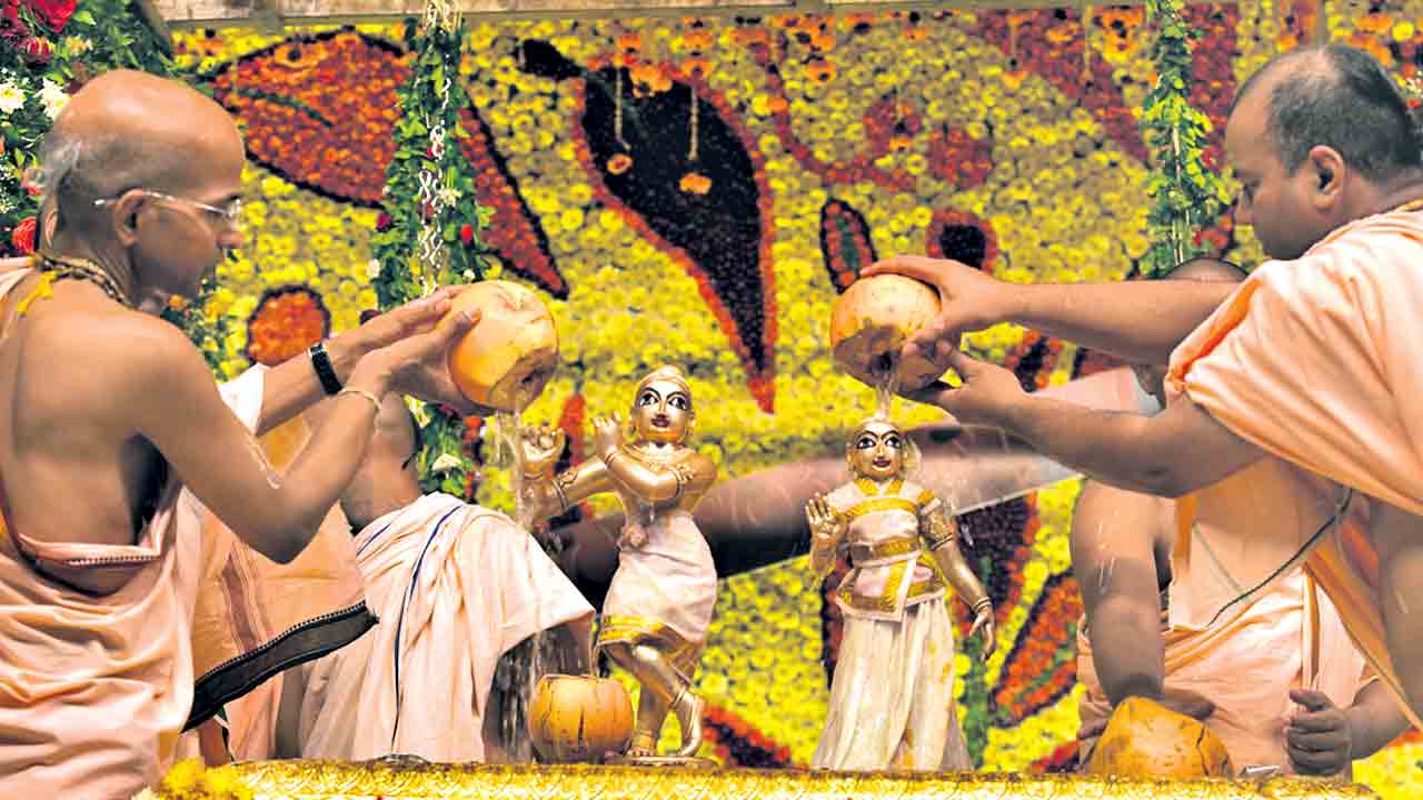 ముకుందా.. ముకుందా..!