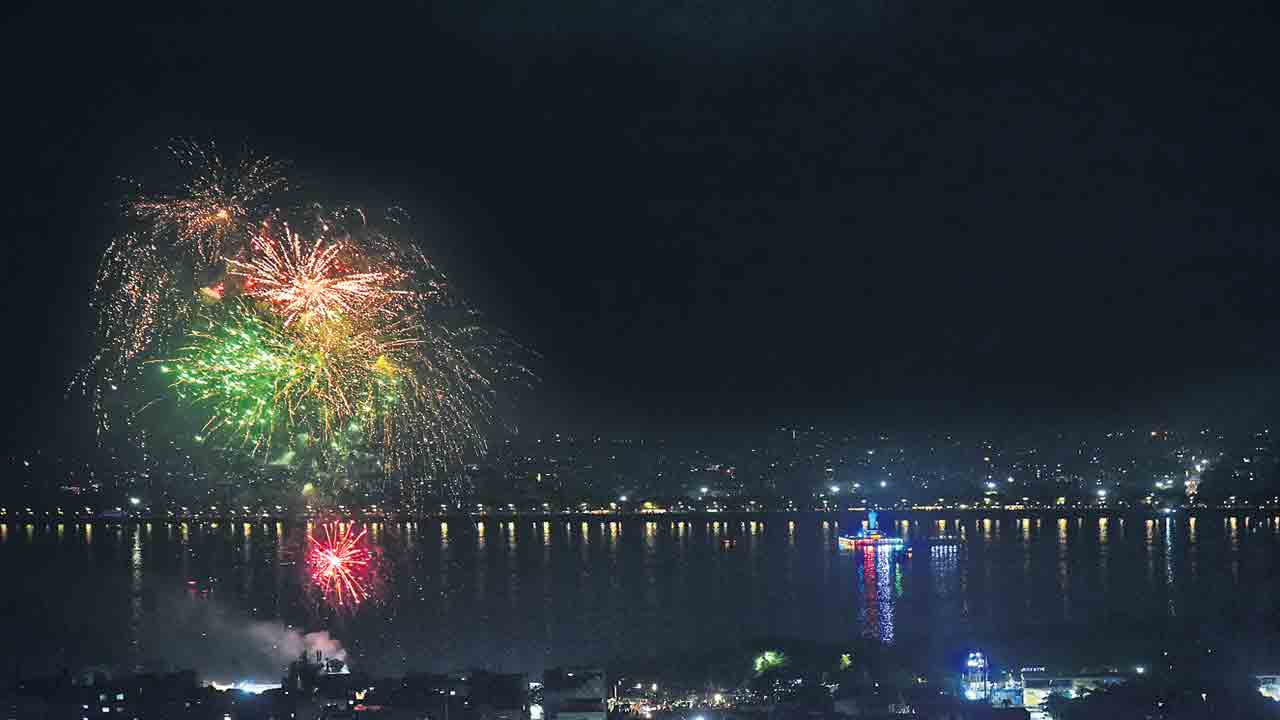 చిటపట చినుకులుత్రివర్ణ కాంతులు