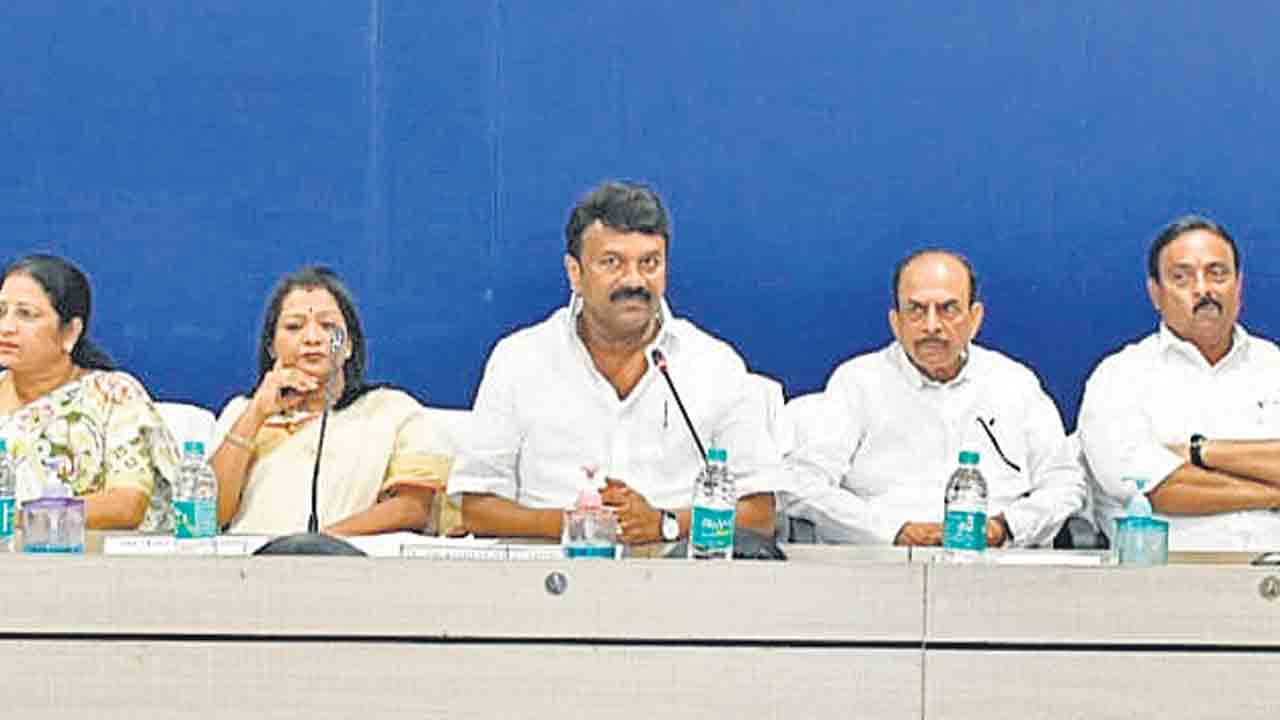 ఉచితంగా 6 లక్షల మట్టి విగ్రహాలు