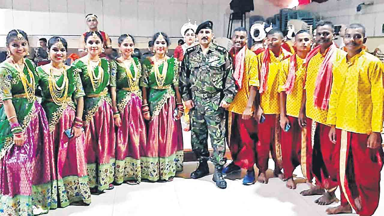 యువ తరంగం పోటీల్లో అద్భుత ప్రతిభ