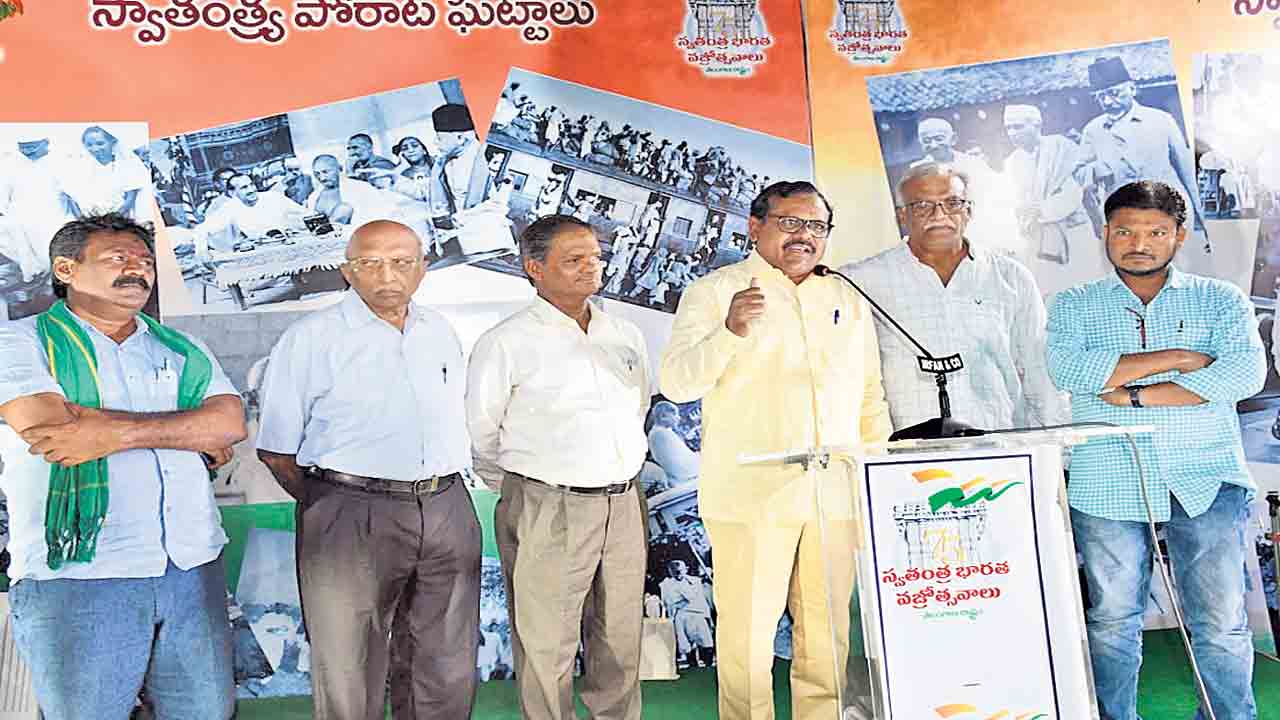 పుస్తకాలు సామాజిక కార్యకర్తలు