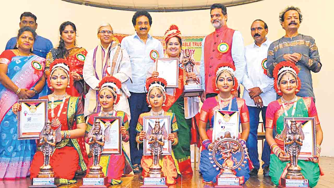 పురస్కారాలు స్ఫూర్తిని కలిగిస్తాయి