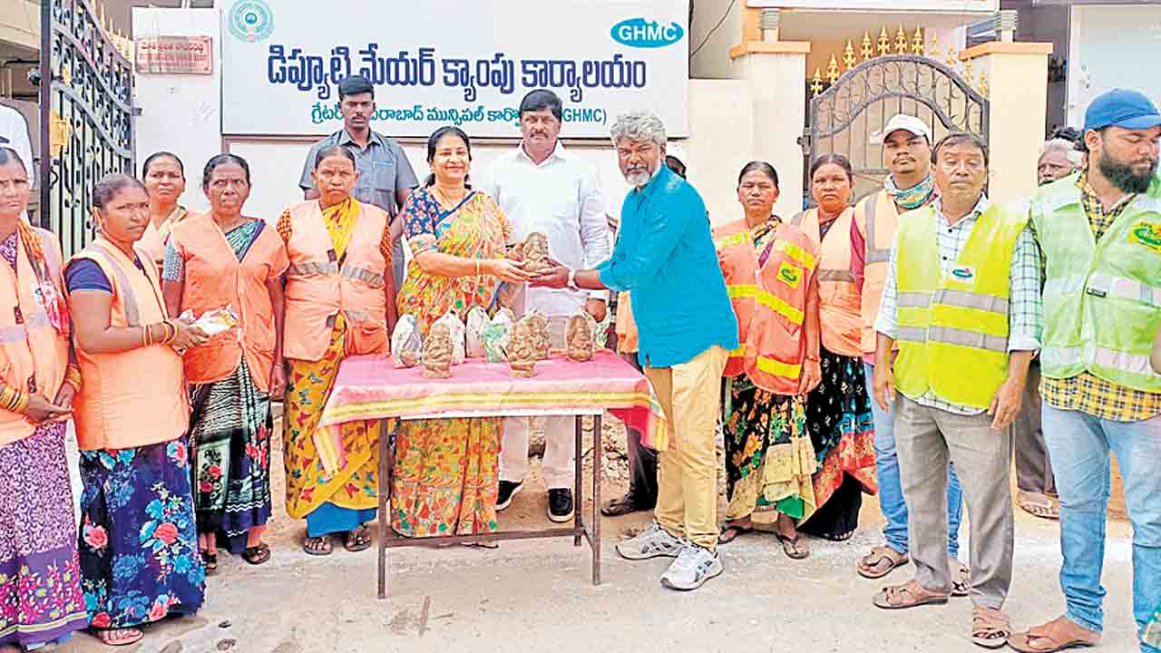 మట్టి గణపతులనే పూజిద్దాం