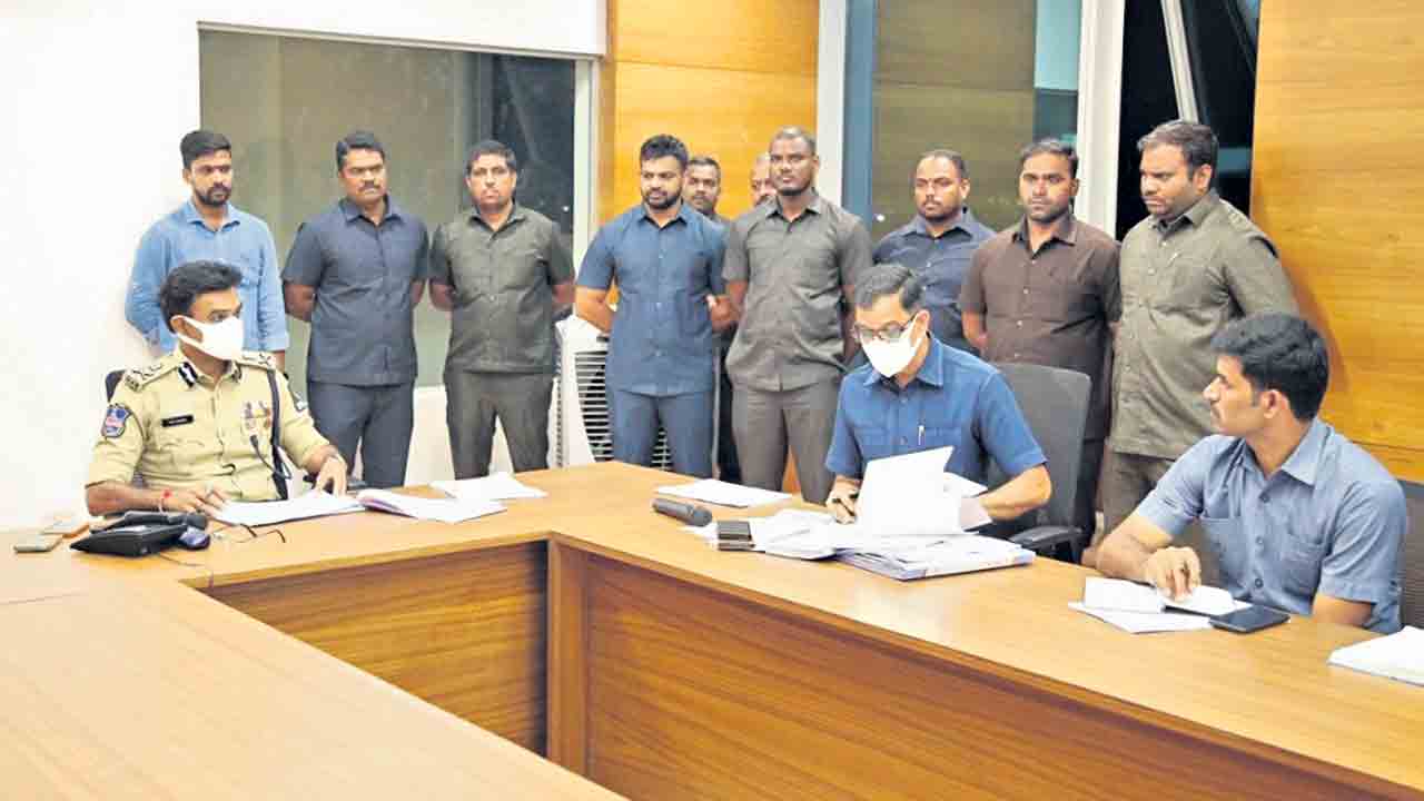 కేసుల ఛేదనలో టాస్క్‌ఫోర్స్‌ సేవలు భేష్‌