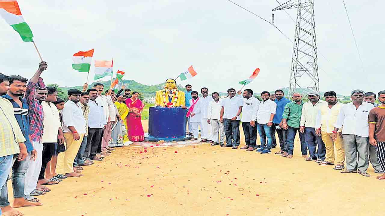 అంబరాన్నంటుతున్న వజ్రోత్సవాలు