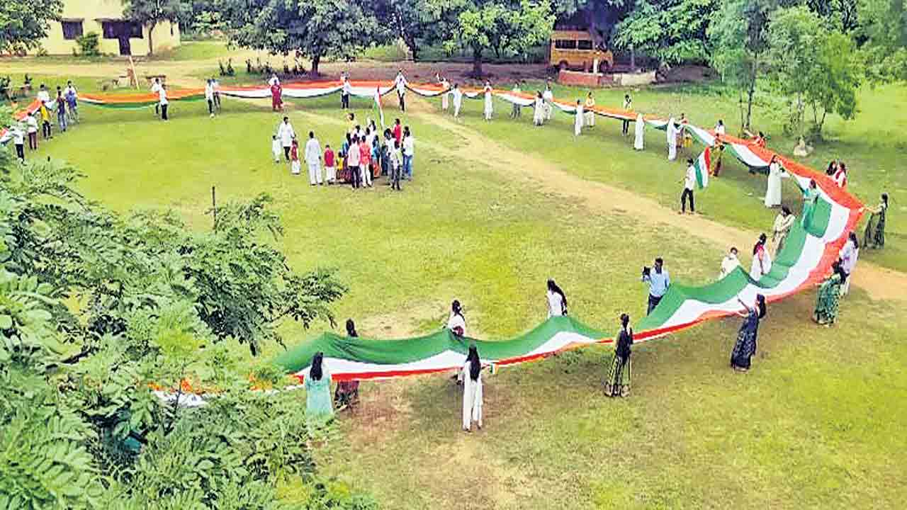 స్ఫూర్తిని నింపుతూ ర్యాలీ..